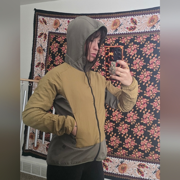 Mountain Hardware Kor Strata Climbing hooded jacket - Picture 3 of 9